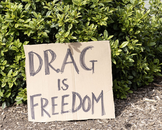 sm_dragupdragfisfreedomterry_scussel_.jpg 