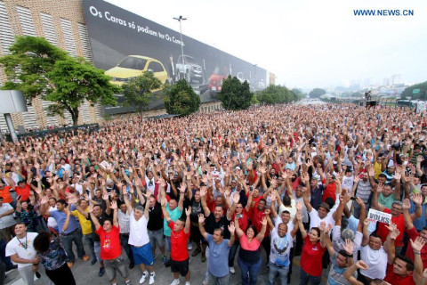 480_brazil_gm_workers_mass_protest_2015.jpg 