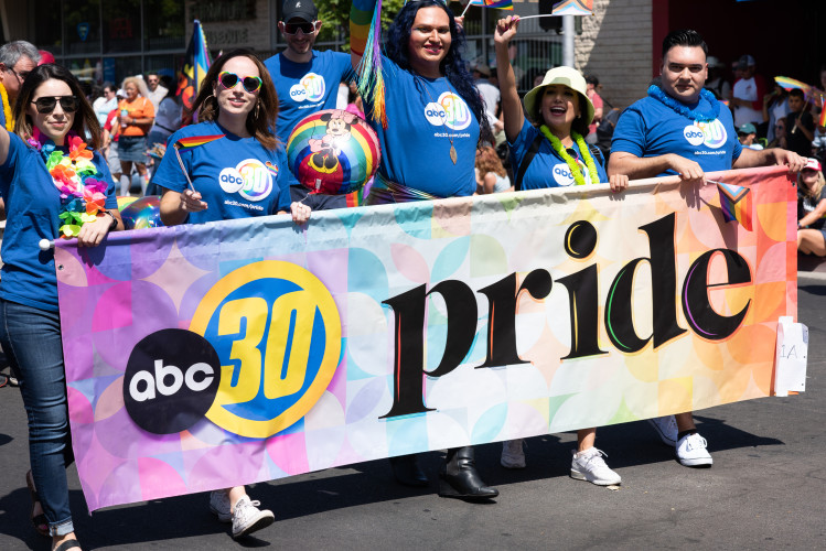 sm_prideparade-4.jpg 