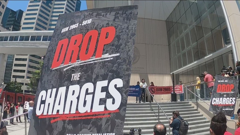 sm_uaw2865_ucsd_drop_the_charges_protest.jpg 