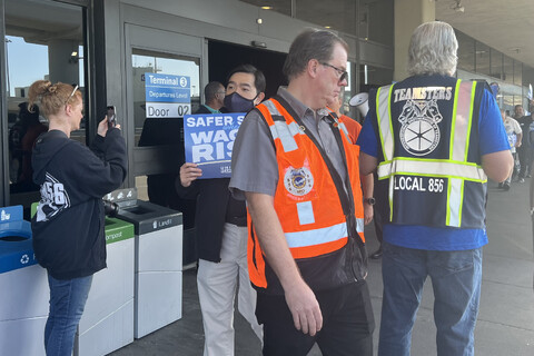 UAL IBT 856 Mechanics & AFA Flight Attendants Rallied For A Contract