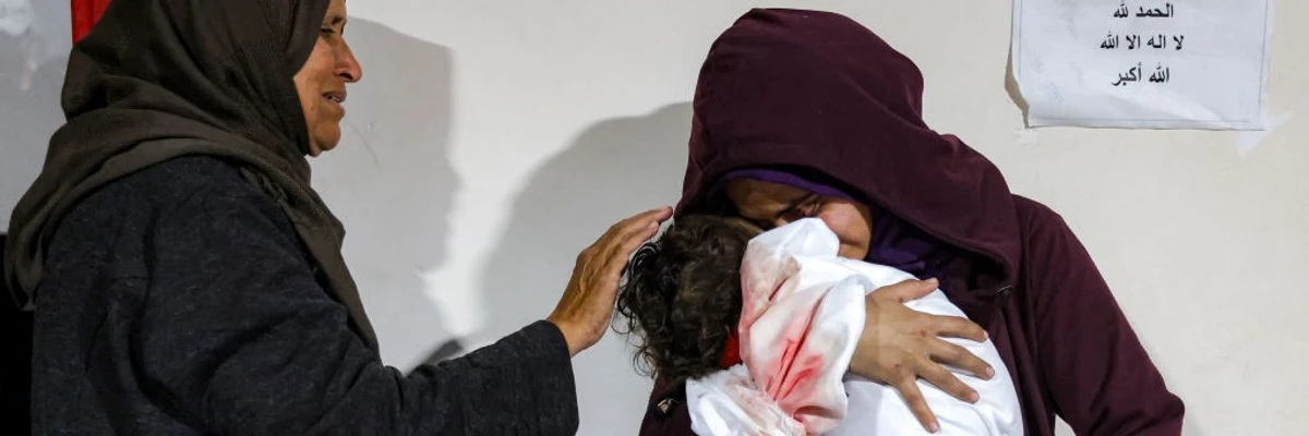 𝘼 𝙢𝙤𝙩𝙝𝙚𝙧 𝙘𝙧𝙖𝙙𝙡𝙚𝙨 𝙩𝙝𝙚 𝙗𝙤𝙙𝙮 𝙤𝙛 𝙝𝙚𝙧 𝙙𝙖𝙪𝙜𝙝𝙩𝙚𝙧, 𝙬𝙝𝙤 𝙬𝙖𝙨 𝙖𝙢𝙤𝙣𝙜 𝙩𝙝𝙤𝙨𝙚 𝙠𝙞𝙡𝙡𝙚𝙙 𝙞𝙣 𝙄𝙨𝙧𝙖