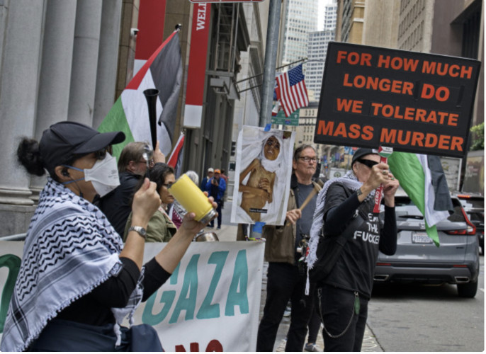 photo by Leon Kunstenaar