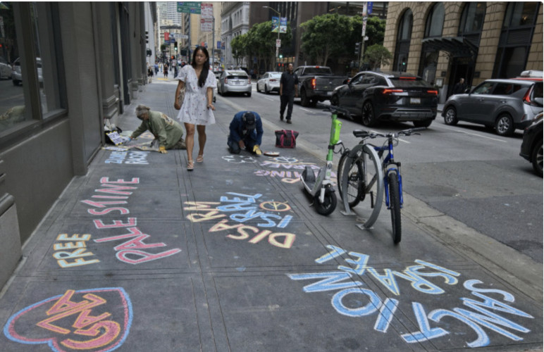 photo by Leon Kunstenaar