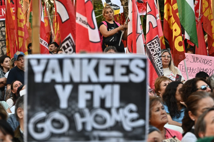 sm_argentina_protest_at_us_embassy_left_unit_10-22-25.jpg