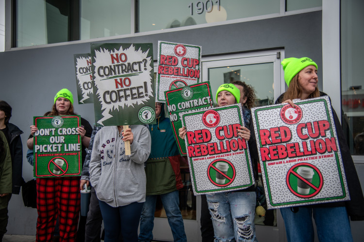 sm_santa_cruz_starbucks_union_workers_strike_2.jpg