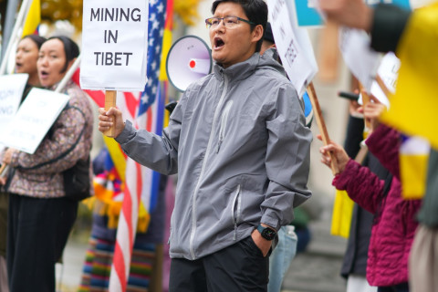 Protestors in front of the Chinese Consulate in SF