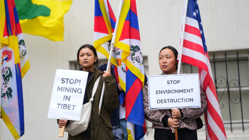 Protestors in front of the Chinese Consulate in SF