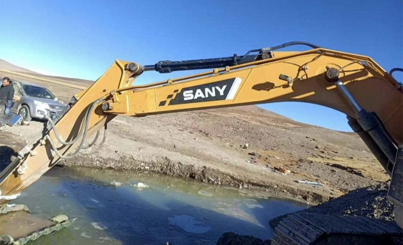 An excavator that is being used at the gold mining site in Kashi in eastern Tibet. (Photo: Tibet Policy Institute) 