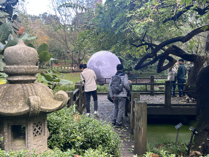 sm_golden_gate_fake_globe_in_japan_gardens.jpg