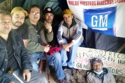 480_colombian_gm_workers_at_encampment.jpeg