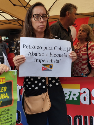 sm_brazi_oil_cuba_woman.jpg