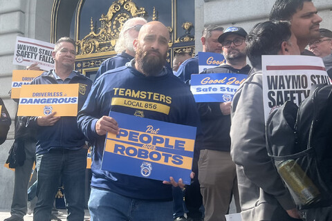 480_waymos_peoples_robots_3-2-26.jpg