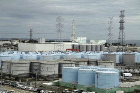 480_japan_fukushima_900_water_tanks.jpg