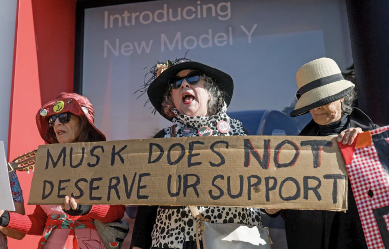 Tesla showroom at Stanford Shopping Center, Palo Alto
Enter via Plum Lane and drive straight to the end
Tesla is on your left next to Sep...