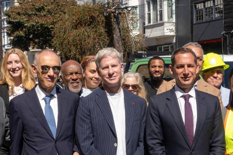 480_lurie_with_billionaires_.jpg