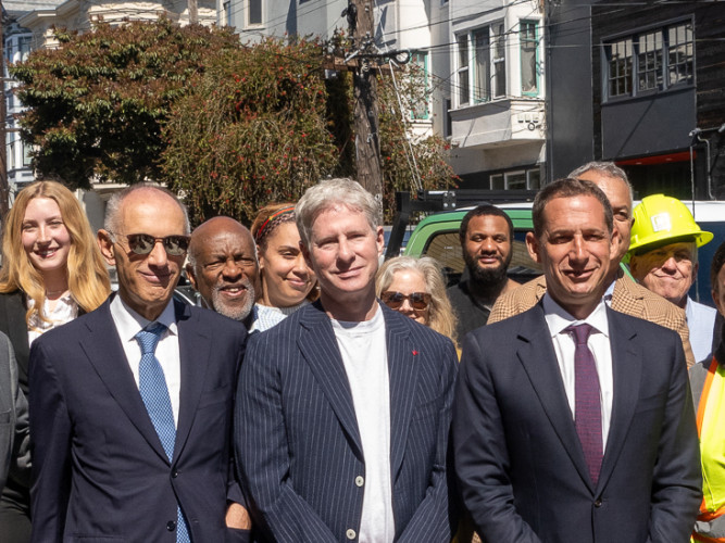 sm_lurie_with_billionaires_.jpg