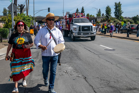 480_sanjo2marchers.jpg