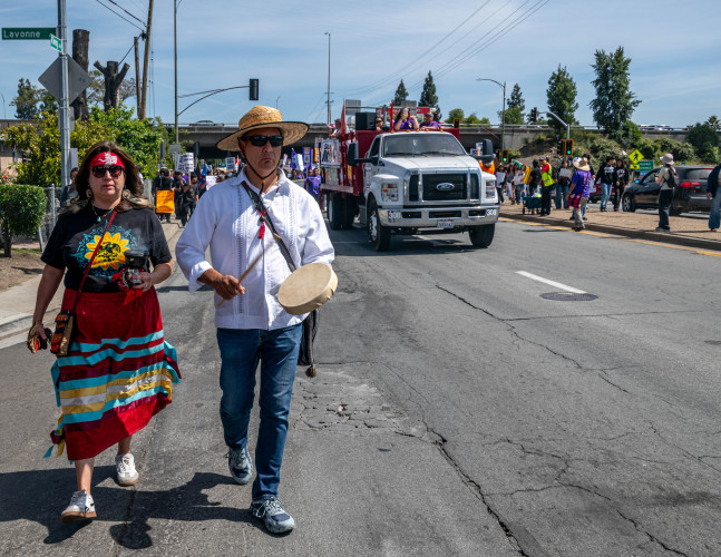 sm_sanjo2marchers.jpg