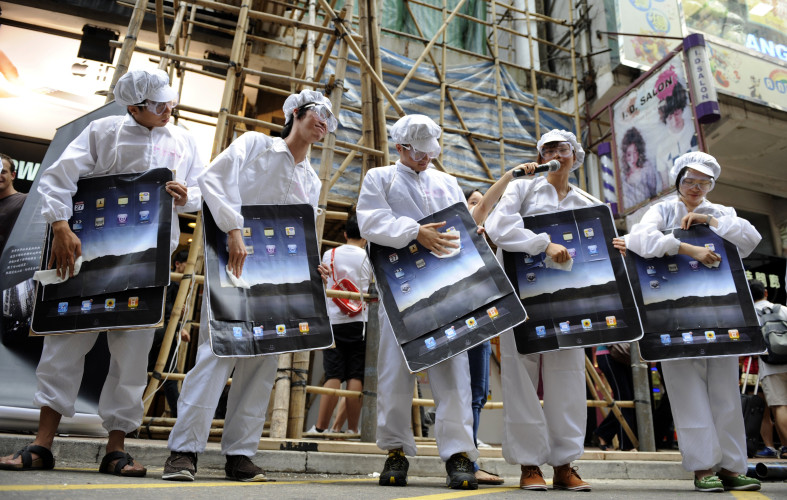 sm_apple_workers_china.jpg