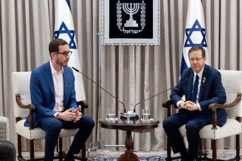 480_wiener_scott_in_israel_supporting_zionists.jpg