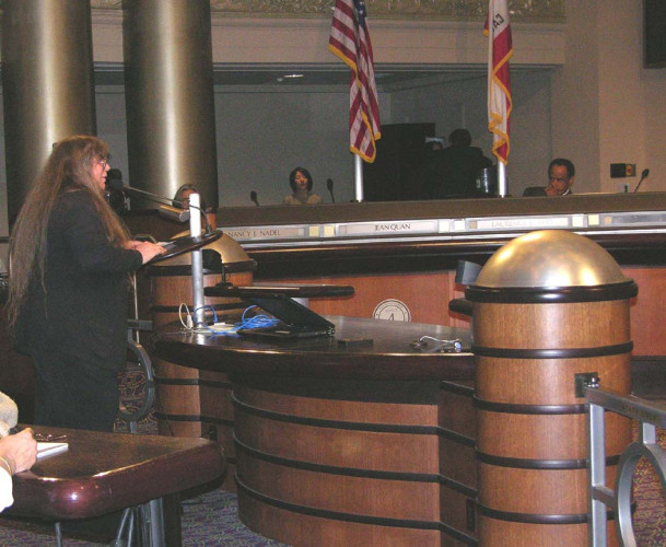 Older photo of Lynda Carson advocating for tenant's rights while speaking before the Oakland City Council. 