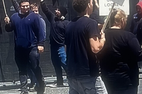 480_ilwu6_c_h_picket.jpg