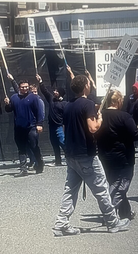 sm_ilwu6_c_h_picket.jpg