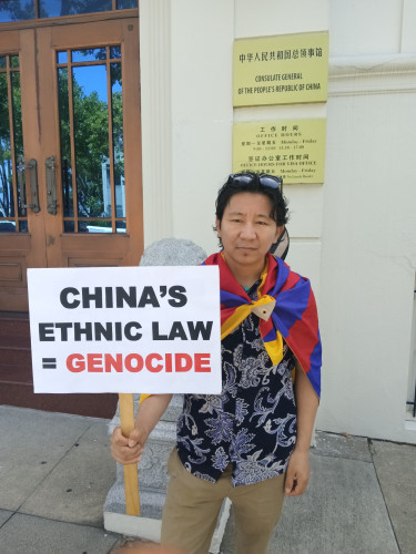 PROTEST BY TIBETANS AND OTHER MINORITIES IN COMMUNIST CHINA PROTEST THE RACIST 'ETHNIC UNITY LAW IN FRONT OF THE COMMUNIST CHINESE CONSUL...