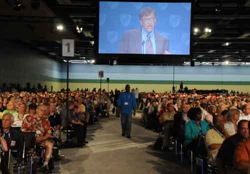 weingarter__gates_randi_aft_pres_invited_union_buster_privatizer_gates_to_2010_convention.jpg