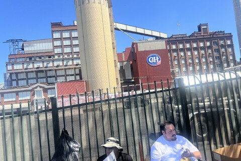 480_ilwu_6_c_h_strikers_resting.jpg