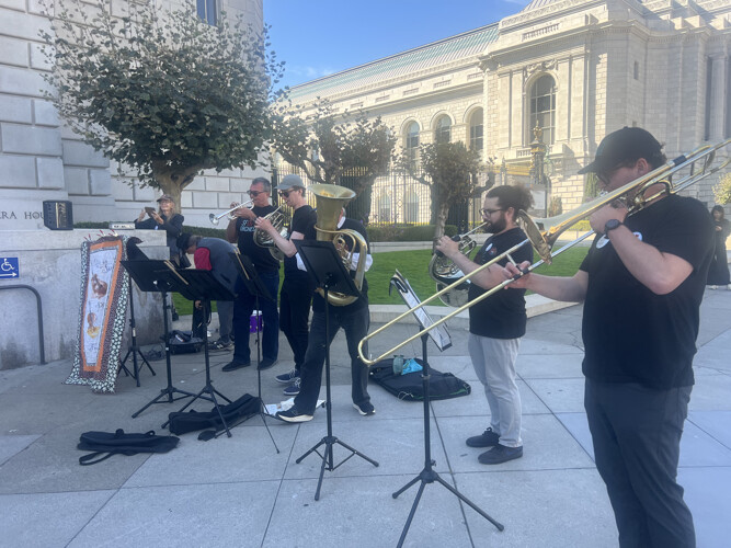 AFM 6 SF Opera Musicians Perform For Strikers & Supporter