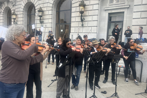 480_afm6_opera_musicans_violinists_at_action_9-16-26.jpg