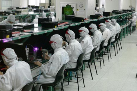 480_china_foxconn_workers_assembly_line.jpg