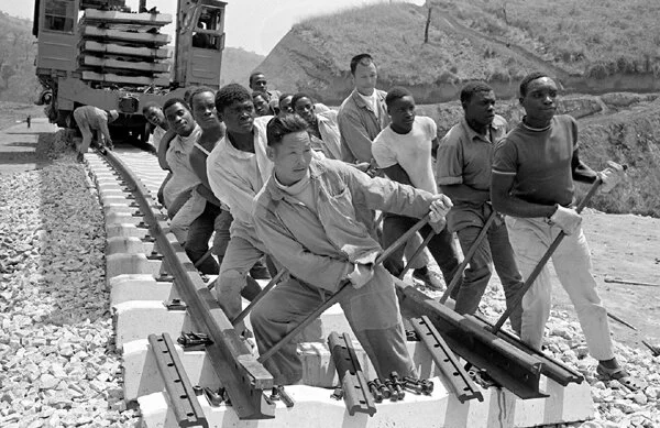 chinese___african_workers_building_railway.jpg.webp