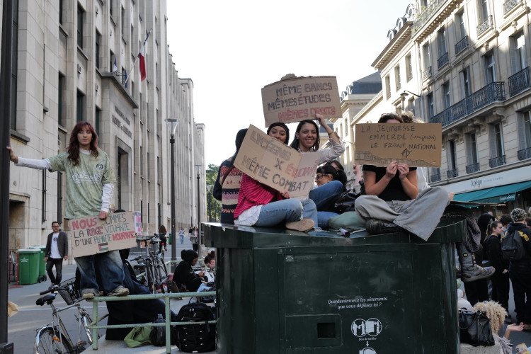 French Students Continue Walkout after Impasse