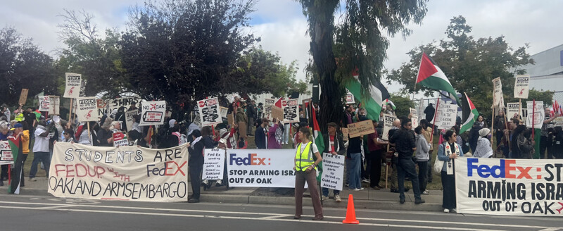 sm_fedex_oakland_banners_from_street_10-9-26.jpg