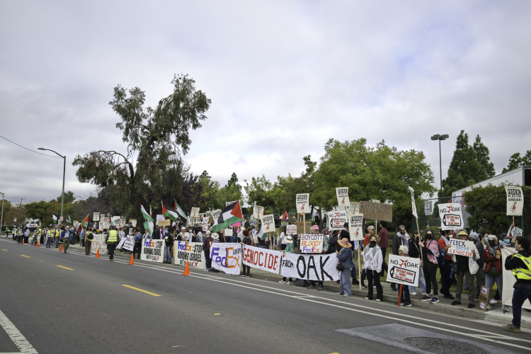 Saying “Fed Up with FedEX,” Bay Area student, labor, political, and religious groups object to Oakland Airport’s use for arms shipments.