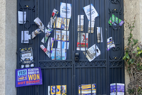 480_larsen_s_door_with_clutter_10-10-26.jpg