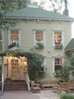 quaint exterior of Lark Creek Inn