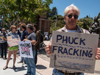 Activists Call for "WWII Scale" Effort to Create 100% Clean Economy by 2025