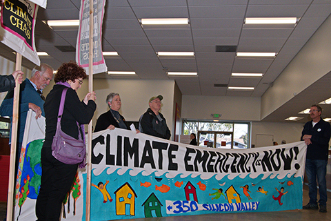 Protesters Tell Wells Fargo "Quit the Dirty Energy Business"